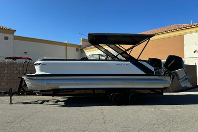 Manitou Explore 24 Switchback Dual SHP With Trifold Bench