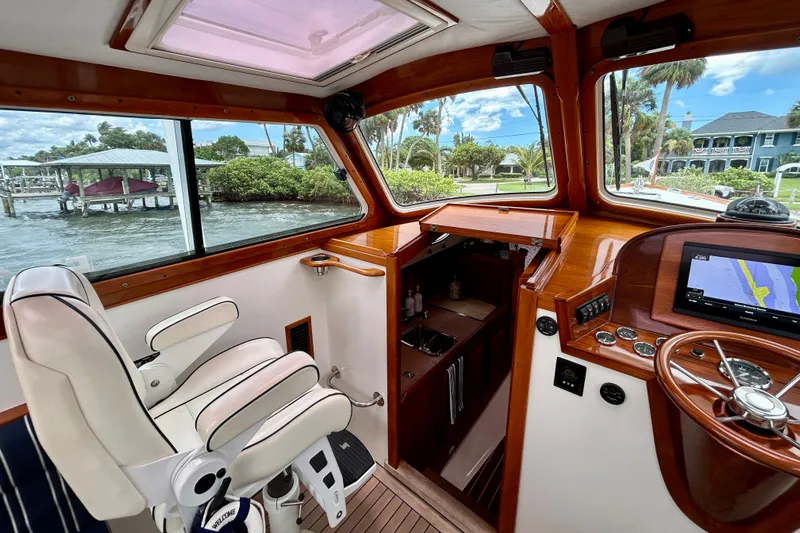 Clarity Yacht Photos Pics Interior of 2006 Hinckley 36 EP Picnic Boat with helm, navigation system, and luxurious seating.