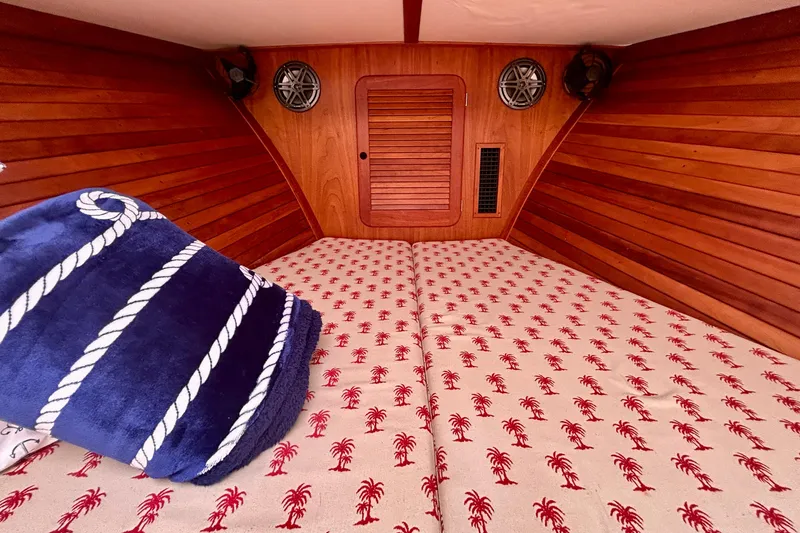 Clarity Yacht Photos Pics 