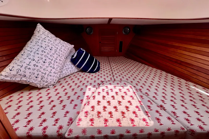 Clarity Yacht Photos Pics 