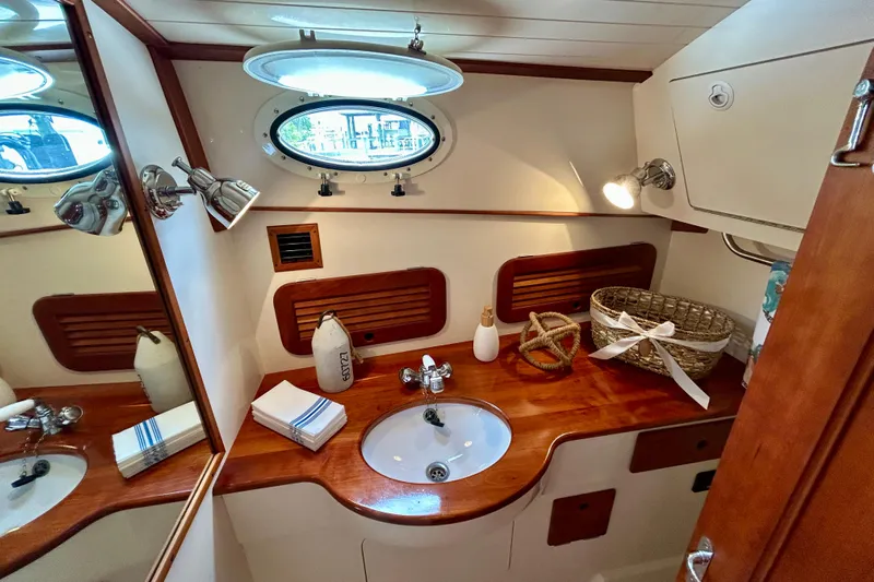 Clarity Yacht Photos Pics 