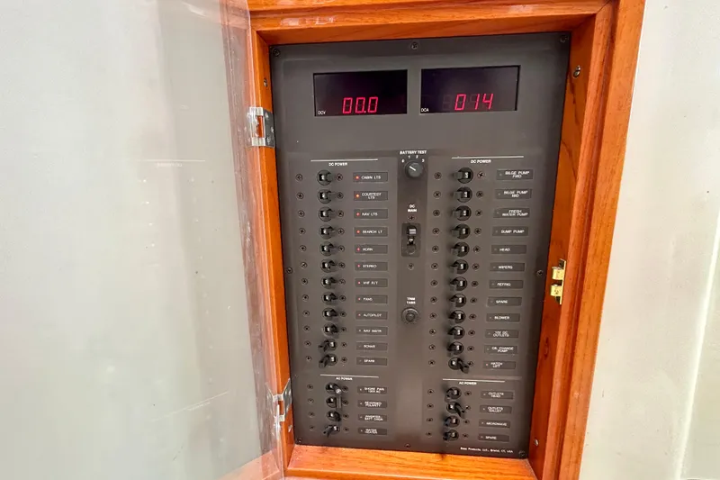 Clarity Yacht Photos Pics 