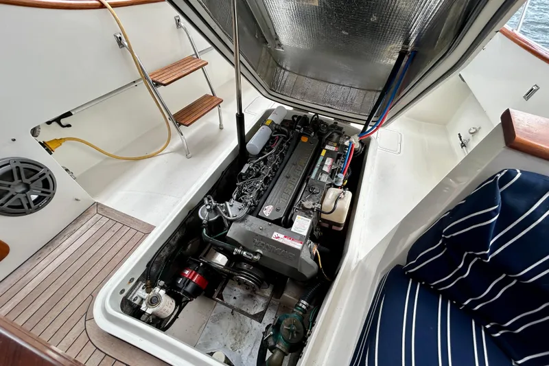 Clarity Yacht Photos Pics 