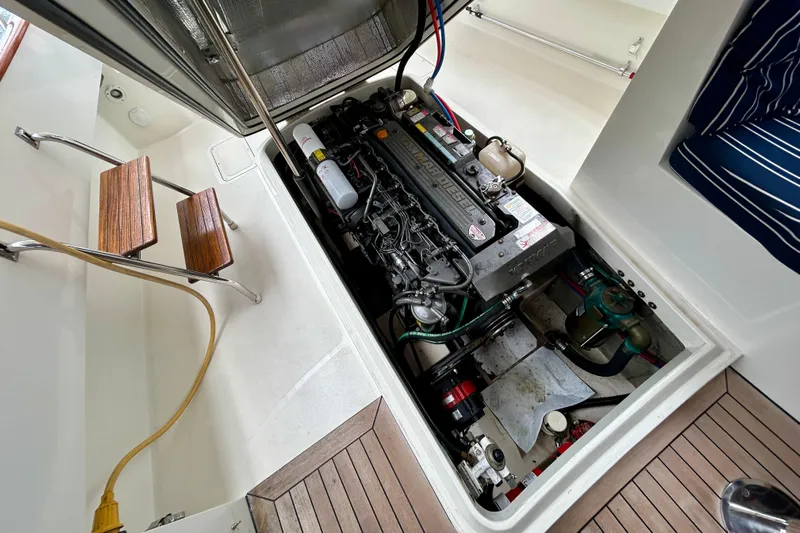 Clarity Yacht Photos Pics 