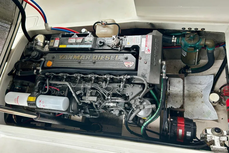 Clarity Yacht Photos Pics 