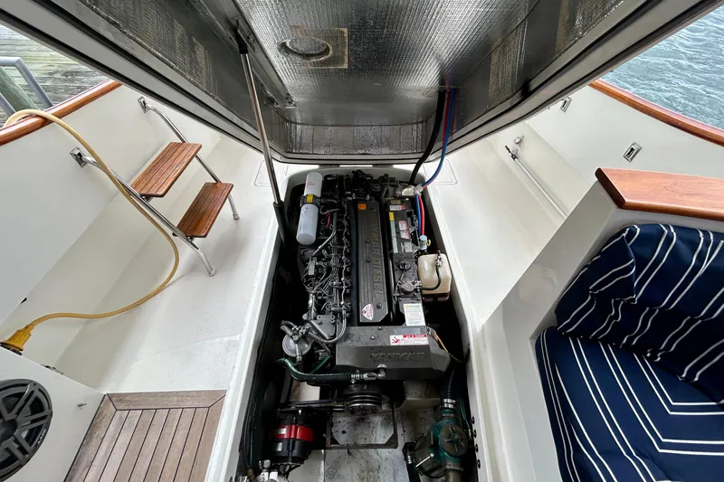 Clarity Yacht Photos Pics 