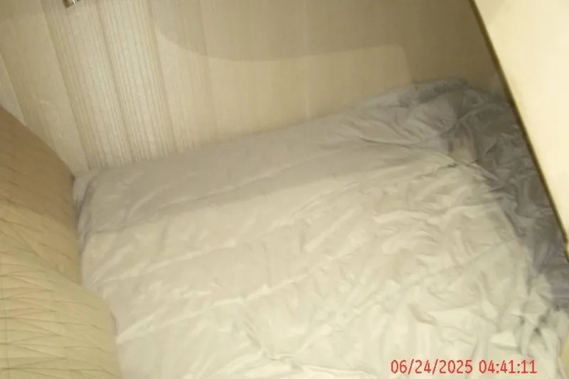  Yacht Photos Pics Cozy cabin bed inside 1998 Ocean Yachts 48 Super Sport.