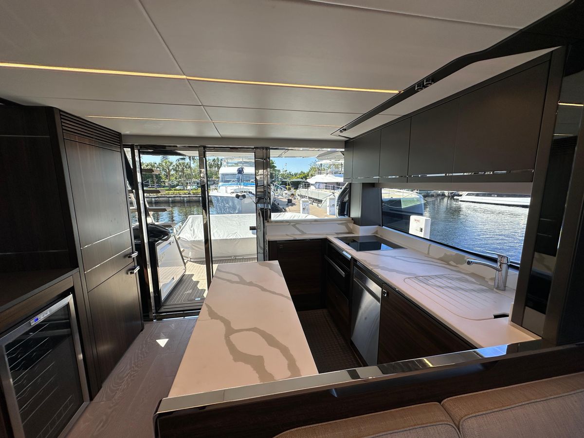 2023 Sunseeker 67 