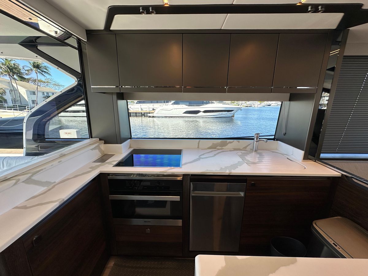 2023 Sunseeker 67 