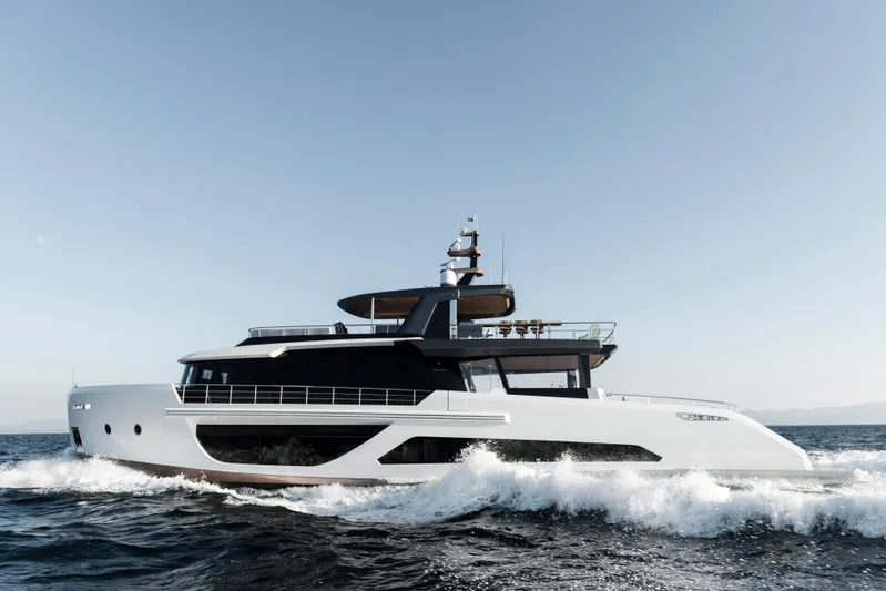 Saint V Yacht Photos Pics 