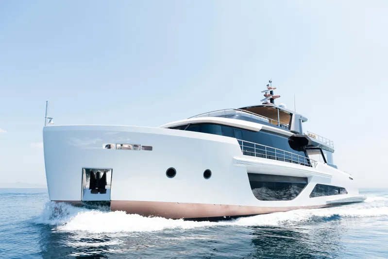Saint V Yacht Photos Pics 