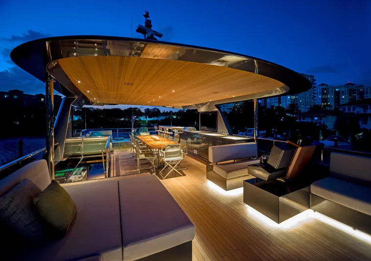 Saint V Yacht Photos Pics 