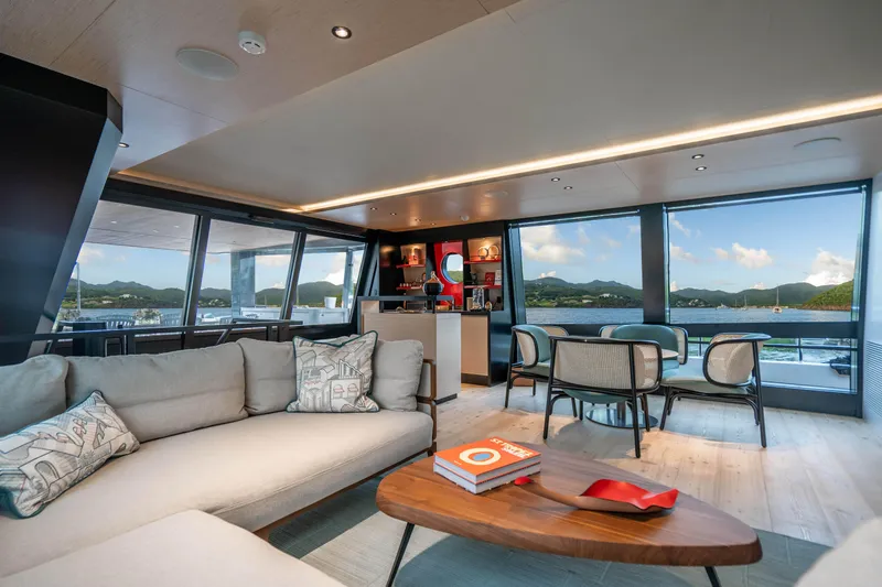 Saint V Yacht Photos Pics 