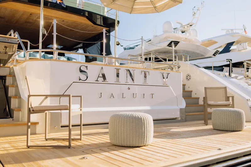 Saint V Yacht Photos Pics 