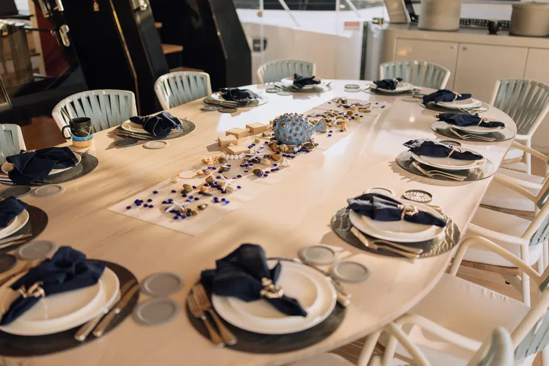 Saint V Yacht Photos Pics 