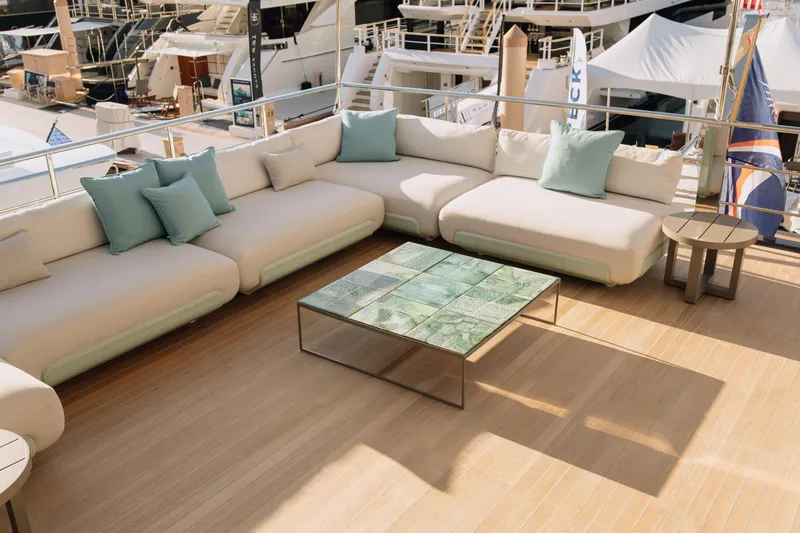 Saint V Yacht Photos Pics 