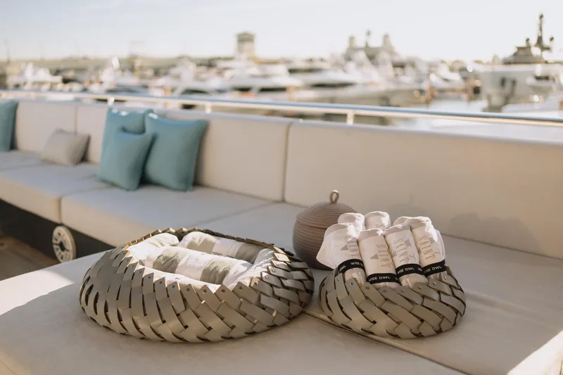 Saint V Yacht Photos Pics 