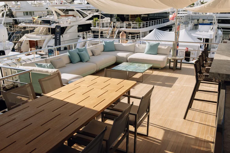 Saint V Yacht Photos Pics 