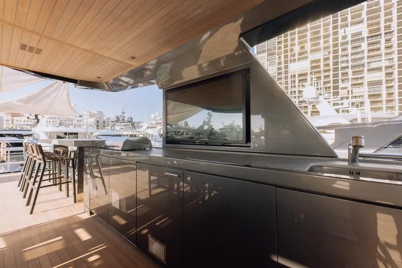 Saint V Yacht Photos Pics 