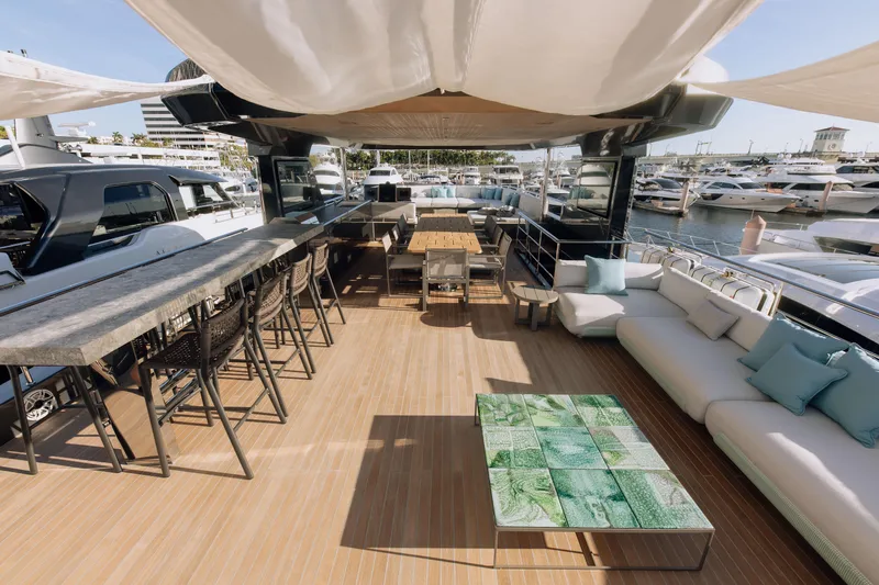 Saint V Yacht Photos Pics 