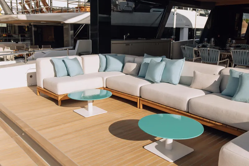 Saint V Yacht Photos Pics 