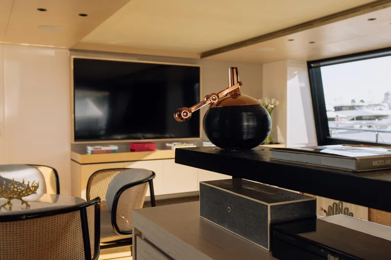 Saint V Yacht Photos Pics 