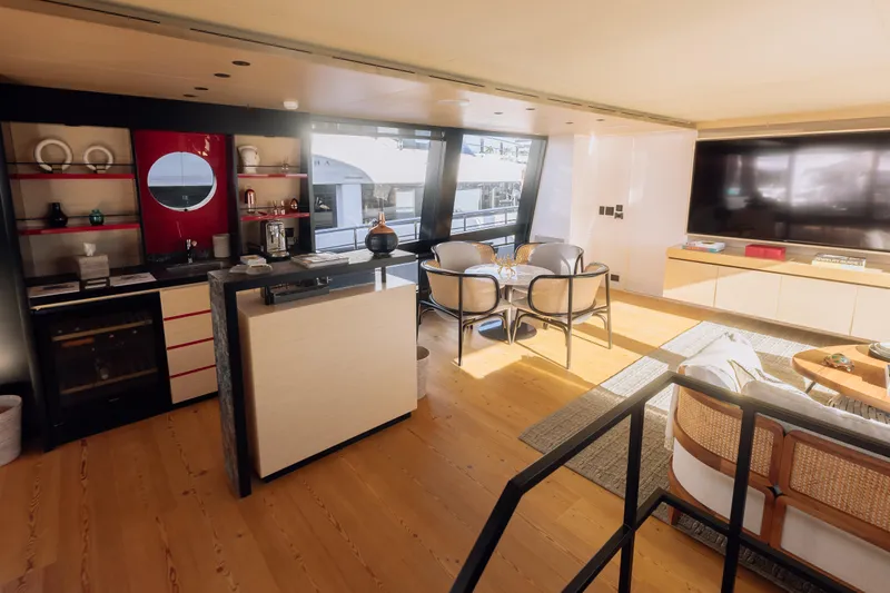 Saint V Yacht Photos Pics 