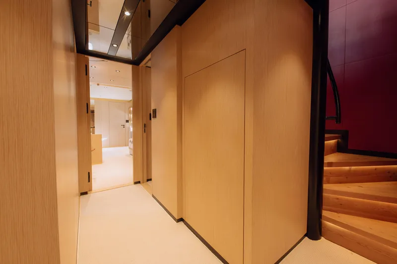 Saint V Yacht Photos Pics 