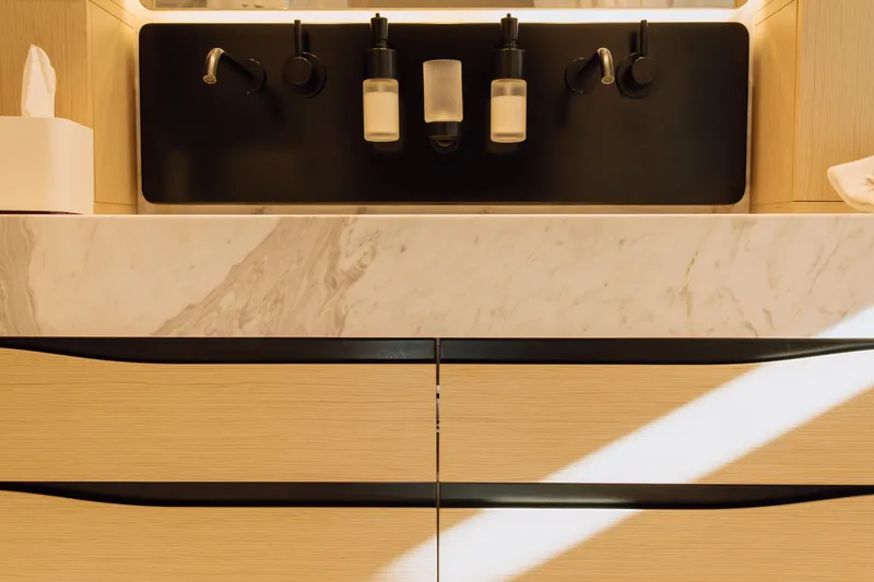 Saint V Yacht Photos Pics 