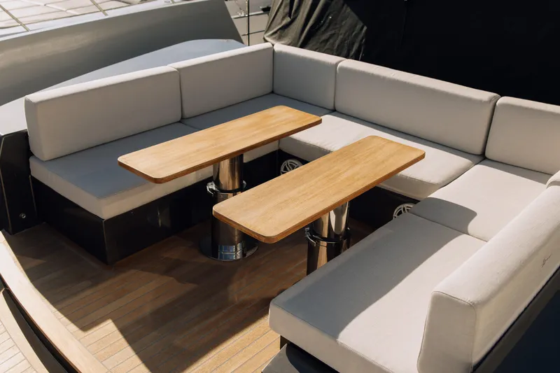 Saint V Yacht Photos Pics 