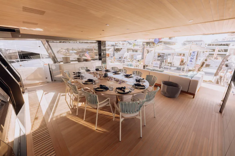 Saint V Yacht Photos Pics 