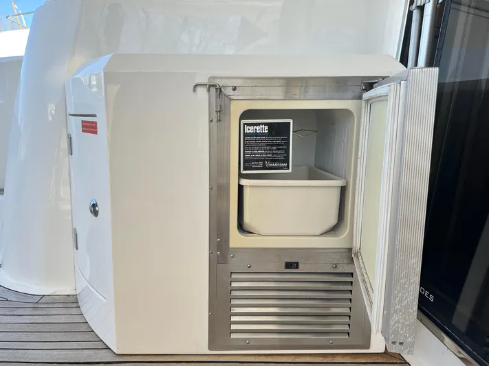 Lai Lani Yacht Photos Pics Sunseeker Manhattan 66 yacht ice maker, 2005 model, open on deck.