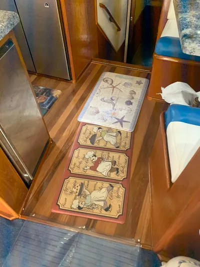 Lolly Yacht Photos Pics Interior of 1985 Ocean Yachts 55 Super Sport with decorative floor mats.