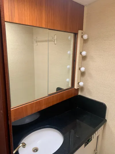 Lolly Yacht Photos Pics 1985 Ocean Yachts 55 Super Sport bathroom with mirror and sink.