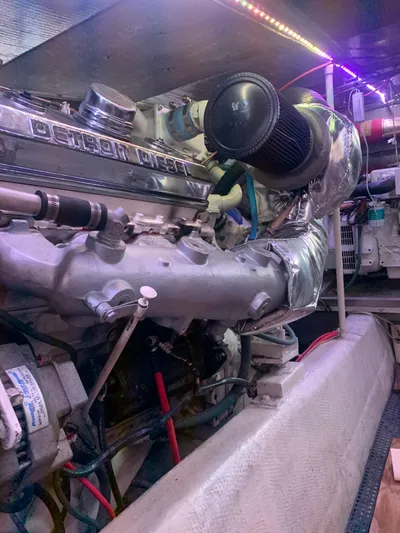 Lolly Yacht Photos Pics Engine room of a 1985 Ocean Yachts 55 Super Sport with Detroit Diesel engine.