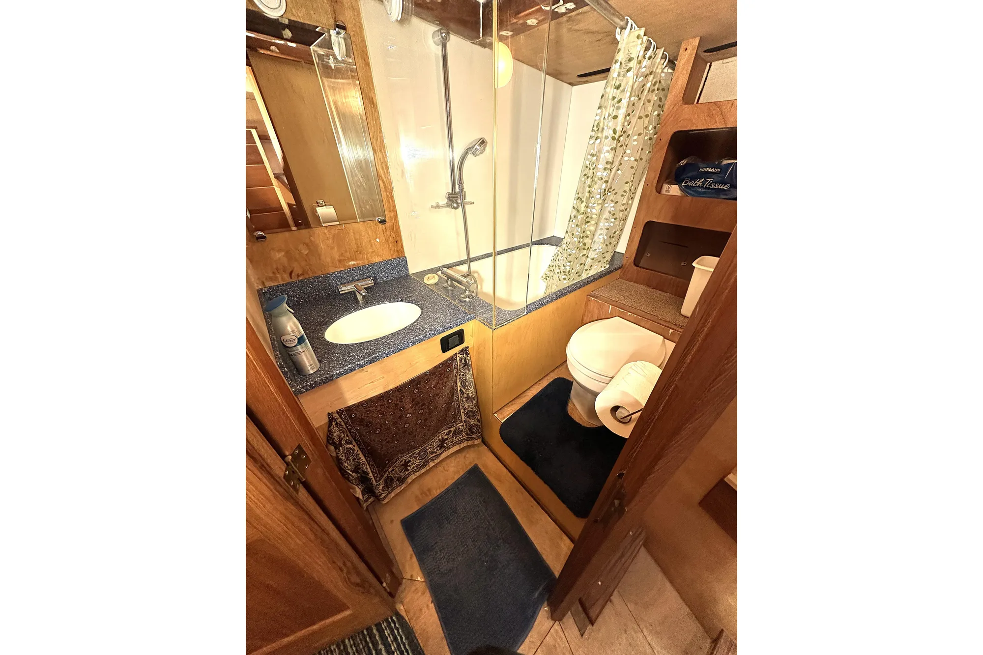 Bathroom interior of 1971 Southern Marine MALAHIDE Pilothouse LRC with shower and sink.