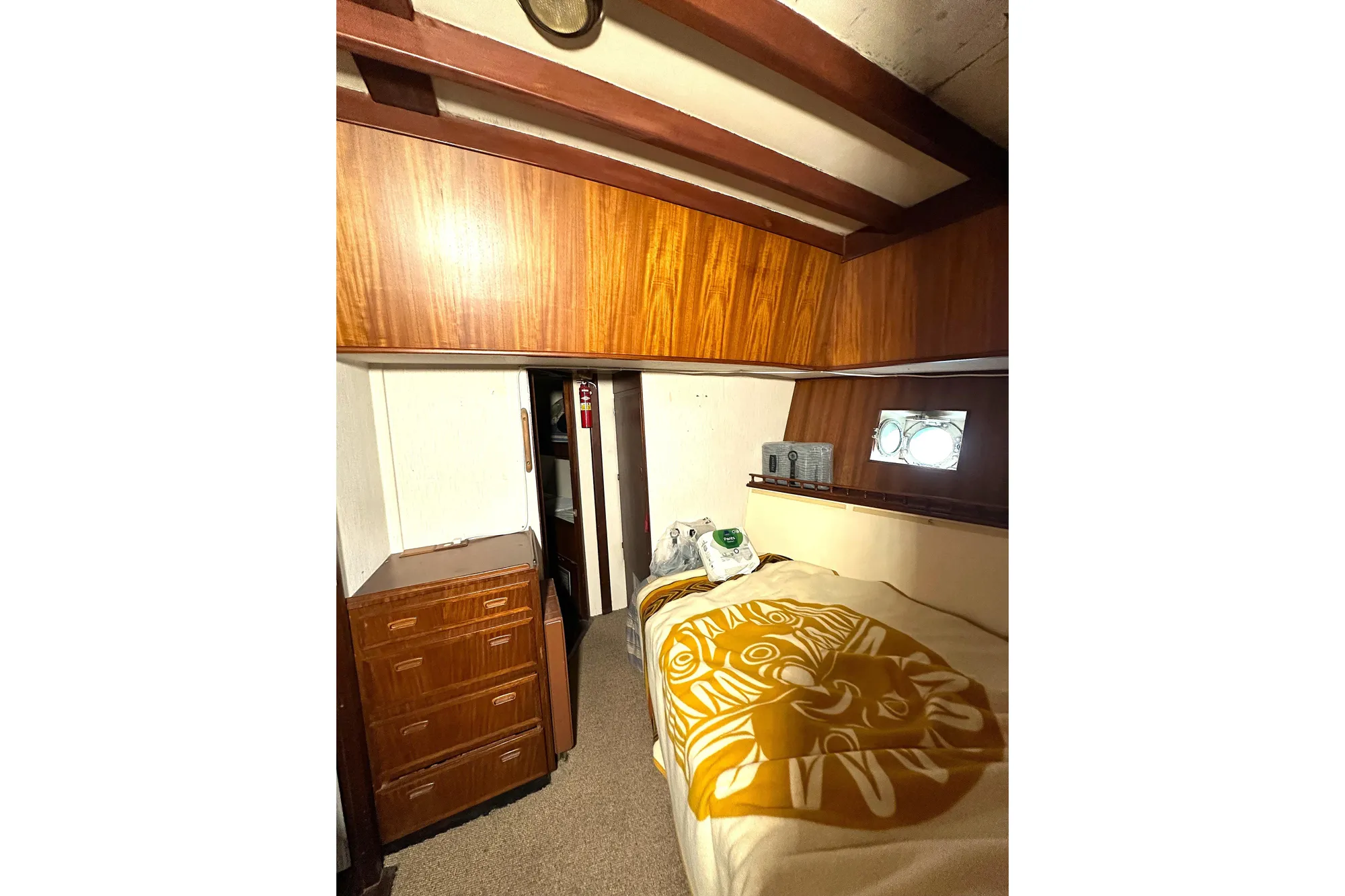 1971 Southern Marine MALAHIDE Pilothouse LRC cabin with wood paneling and cozy bed.