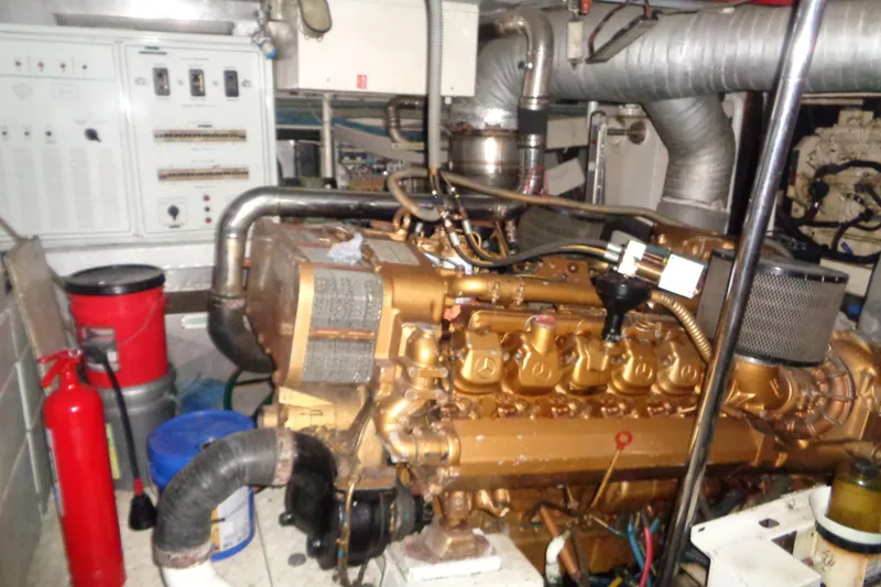 (project Boat) 1995 Azimut 78ultra @ixtapa-mexico Yacht Photos Pics Engine room of a 1995 Azimut 78 Ultra Motoryacht with visible machinery and equipment.