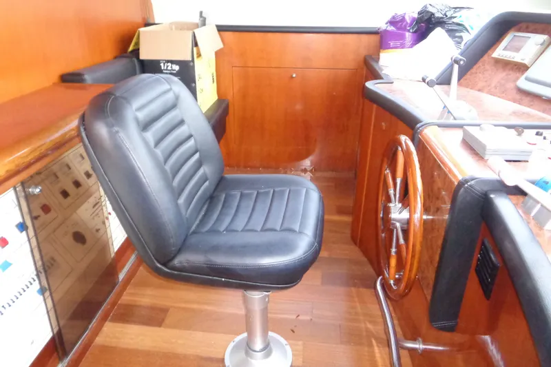 (project Boat) 1995 Azimut 78ultra @ixtapa-mexico Yacht Photos Pics Interior of 1995 Azimut 78 Ultra Motoryacht helm with leather chair and wooden steering wheel.