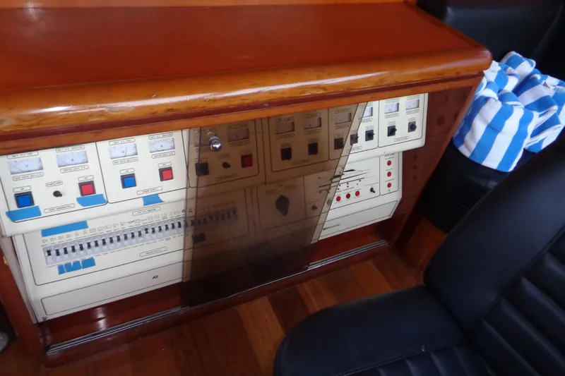 (project Boat) 1995 Azimut 78ultra @ixtapa-mexico Yacht Photos Pics Control panel of 1995 Azimut 78 Ultra Motoryacht with switches and gauges.