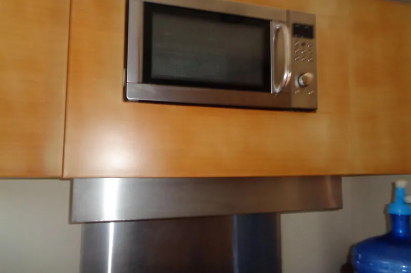 (project Boat) 1995 Azimut 78ultra @ixtapa-mexico Yacht Photos Pics Microwave in Azimut 78 Ultra Motoryacht kitchen, 1995 model, with wooden cabinetry.