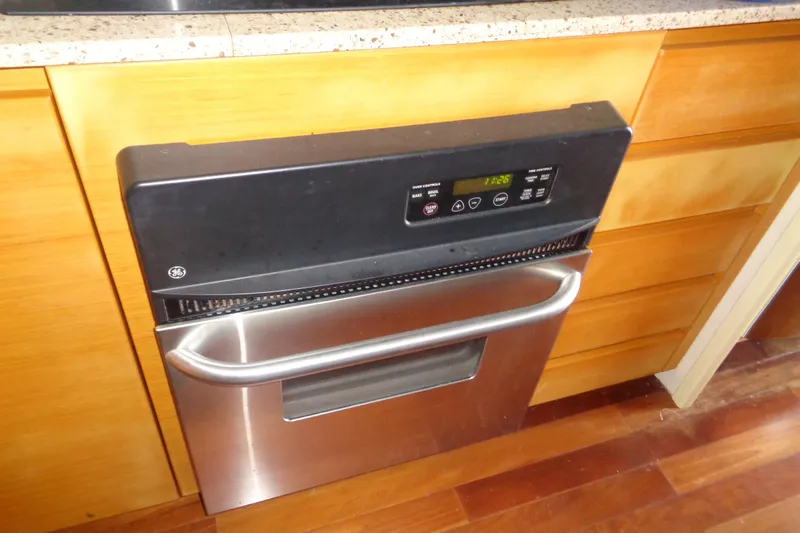 (project Boat) 1995 Azimut 78ultra @ixtapa-mexico Yacht Photos Pics GE stainless steel oven with digital controls, set in wooden cabinetry.