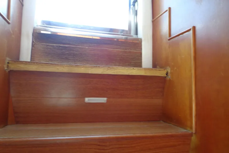 (project Boat) 1995 Azimut 78ultra @ixtapa-mexico Yacht Photos Pics Wooden stairs inside 1995 Azimut 78 Ultra Motoryacht, leading to upper deck.