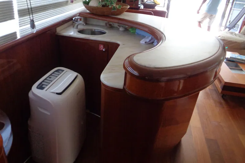 (project Boat) 1995 Azimut 78ultra @ixtapa-mexico Yacht Photos Pics Luxurious interior of 1995 Azimut 78 Ultra Motoryacht with elegant wood and marble finishes.