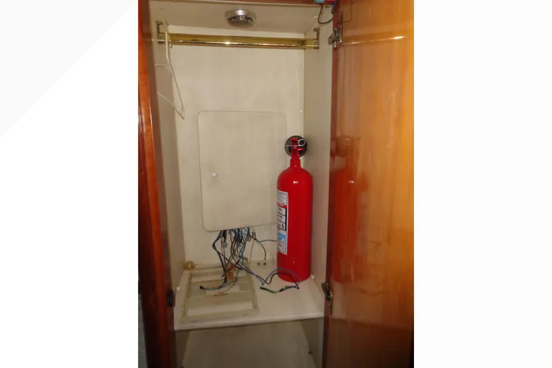 (project Boat) 1995 Azimut 78ultra @ixtapa-mexico Yacht Photos Pics Fire extinguisher and wiring inside Azimut 78 Ultra Motoryacht cabinet, 1995 model.
