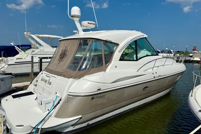 Cruisers Yachts 420 Coupe
