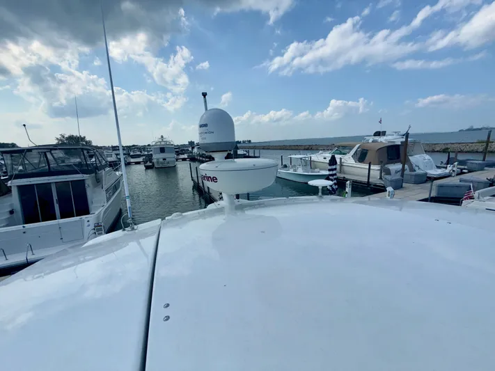  Yacht Photos Pics 2009 Cruisers Yachts 420 Coupe docked at marina under blue sky.
