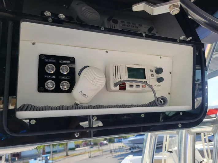  Yacht Photos Pics 2022 Key West 263 FS boat console with radio and control panel.