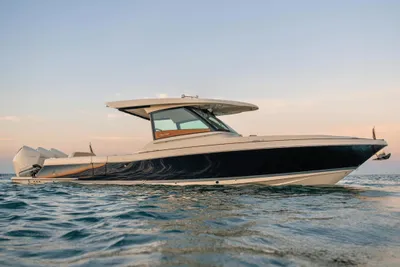 Chris-Craft Calypso 35