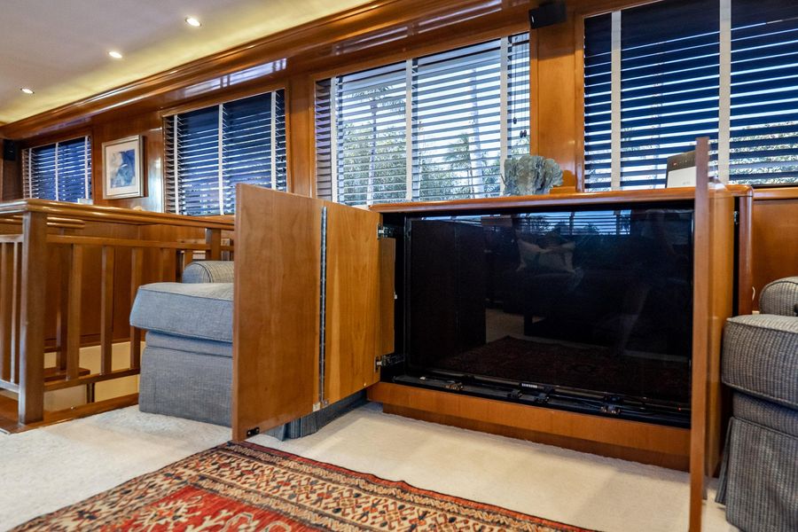 2001 Hatteras 75 Cockpit Motor Yacht